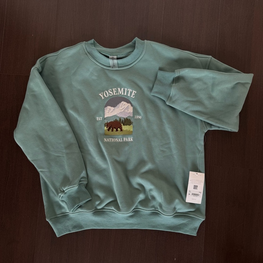NWT Yosemite National Park Green Sweatshirt size S